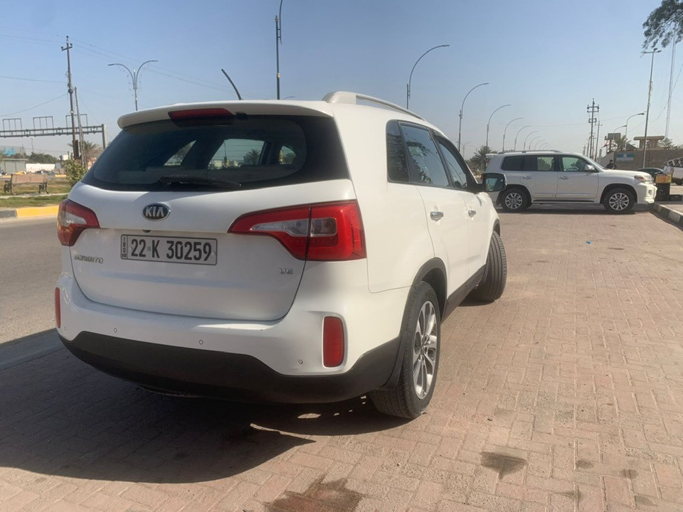 سلام عليكم ورحمة الله 
كيا سورنتو موديل 2015 
رقم دولي أربيل 
ستة سلندر 
مكفولة گیر ومحرك وبدي وحدادية وتايرات 
المواصفات موضحة بالصور 
السعر المطلوب 195 و بي مجال
للإتصال *********** ابو محمد
