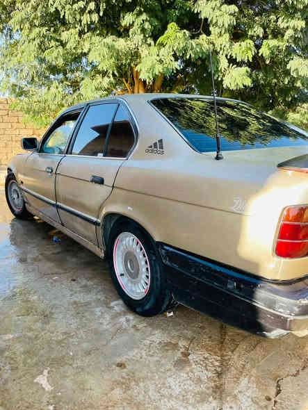 السلام عليكم عندي بي ام 525محرك مسكر مال صقر 28دبل فانوس شرط كير ومحرك رقم فحص صلاح الدين سعرها 20ورقه وبيها مجال ***********
