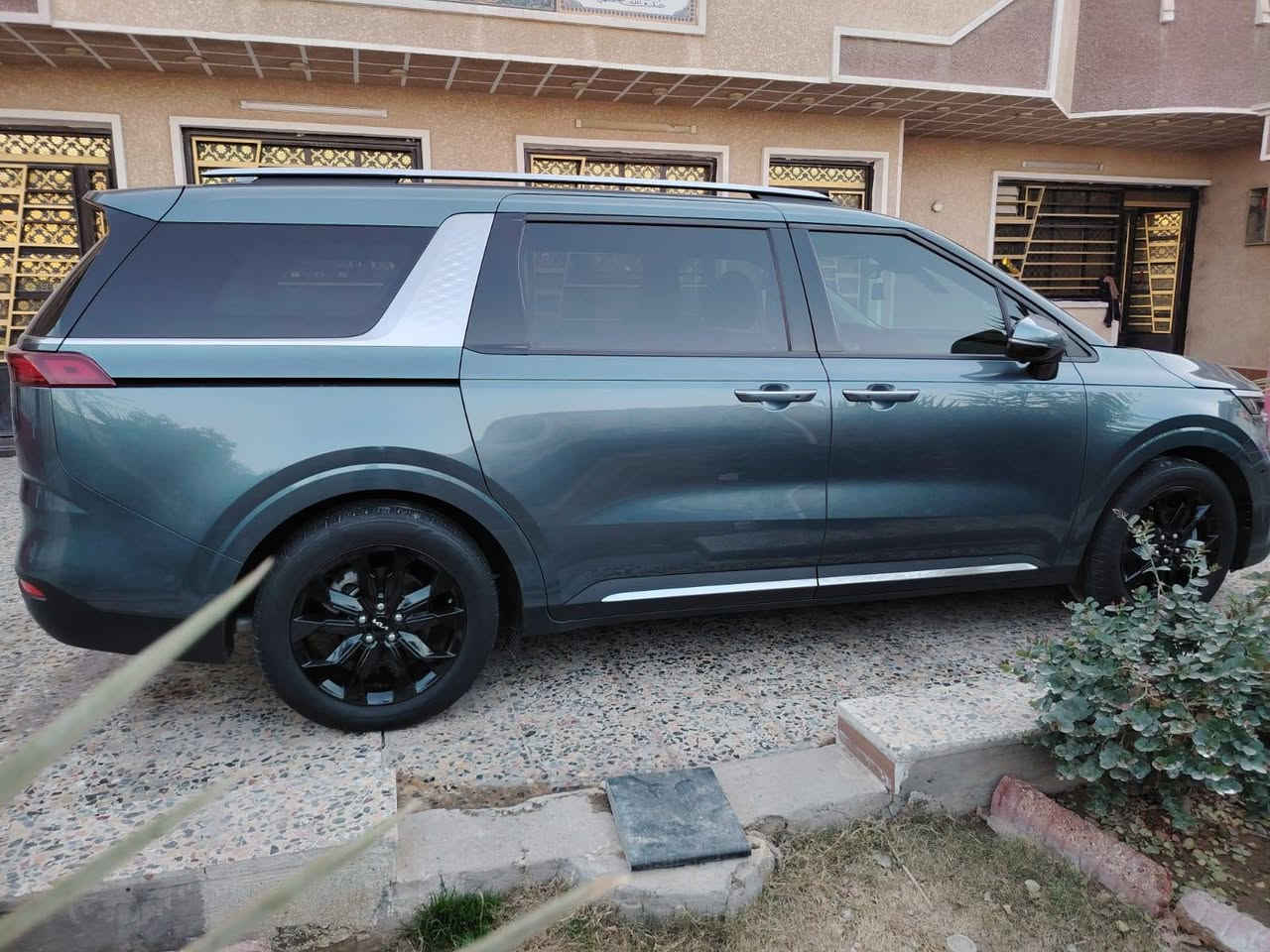 السلام عليكم كيا كرنفال موديل ٢٤ فول مواصفات للاخير ماشية ١٦الف بيهة بس بنيد صبغ فقط للاستفسار  *********** مكاني بغداد السعر ٢٤٠ورقة بدون رقم
