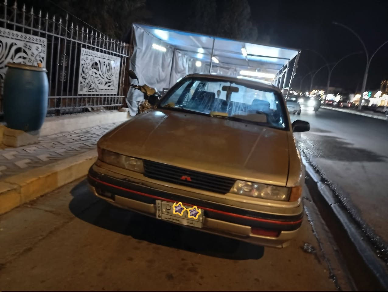 السلام عليكم  .. للبيع
متسيبوشي گلنت موديل 90 خليجي
محرك 1600 بور ستيرن 
الصبغ بلادي
كير اوتماتيك
غرفتها من الداخل نظيفه
الجام كهرباء
 منظومة تبريد بيها فقط نقص كمبريسر 
رقم بغداد سنوية ل 29 بأسمي تحويل ثاني يوم
تخم تايرات جديد 
ويل كب اصلي BBS
كهربائيات شغالة اغلبها
السعر 33 وبيها مجال حك الجيه 

***********
