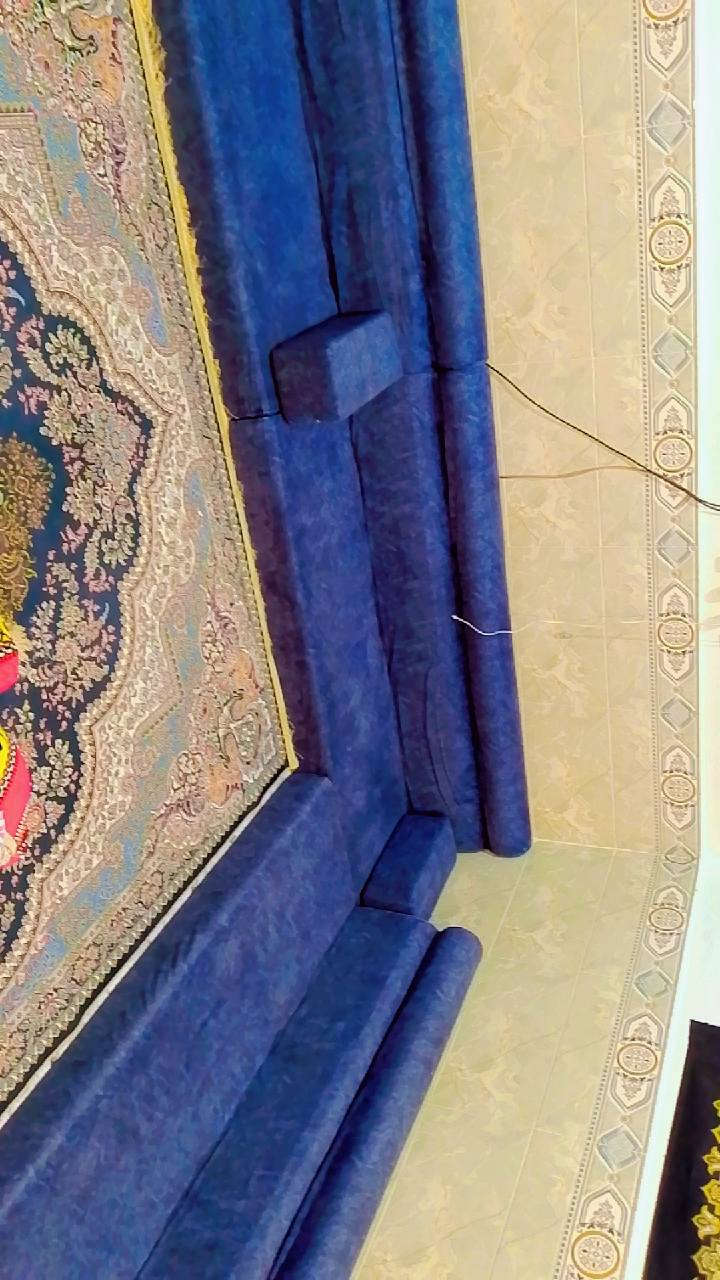 تخم جلسه ارتفاع ظغط عالي تتكون من 3قطع كبار طول الوحده مترتين .. وركنين و٤تكيات السعر 450وبيهن مجال قليل . بصره شط العرب نهر حسن . *********** البصرة, العراق
