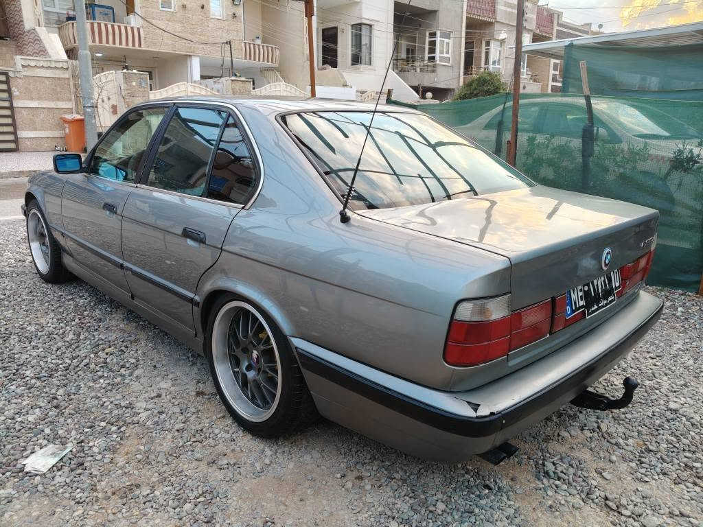 بیئێم 520i کەپس مۆدێل1991
ئاڕم پلاستیک هەولێر بەشەرتی ئەولیات
سەنەوی ئەسڵی لەگەڵە بەشەرت
     گێر عادی تەبرید گوشین جلد
لەسەر وەزحی خۆیەتی زۆپاک ماوەتەوە
تایەو ویلی لۆکی لەسەرە 
بێ دعم بێ لێدرانە موس بڕاوە بەشەرت
گێرو مەکینە تەقەوڕەقە کارەبای ئەوەلیات
 دعم وەرگەڕان بەشەرت زۆر خاوێنە 
سعری 43 کەمێک مەجال شوێن هەولێر
*********** أربيل, العراق
