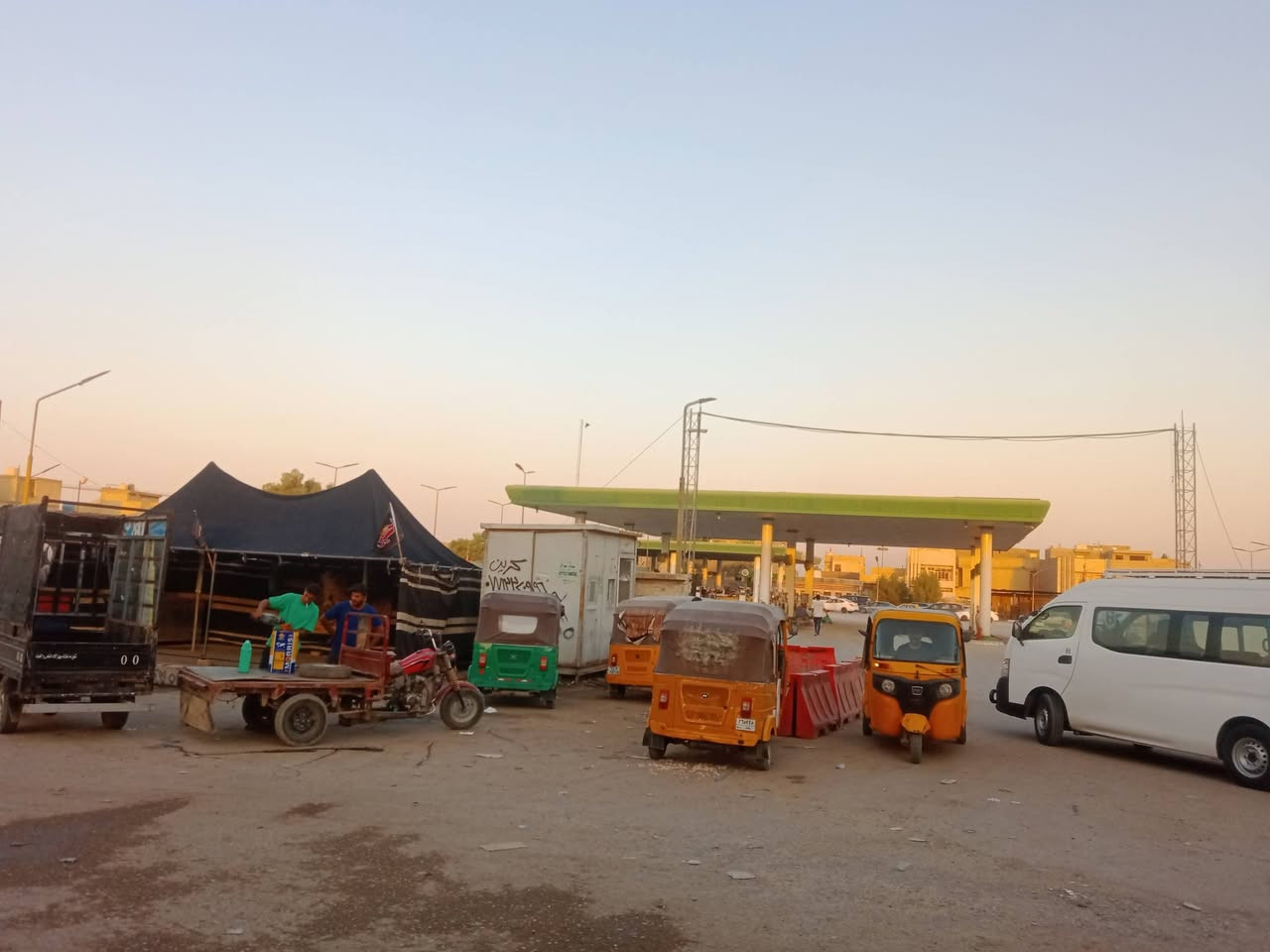 دار للبيع،، مساحة 100*5 طابقين للمعلومات اكثر ( ***********
