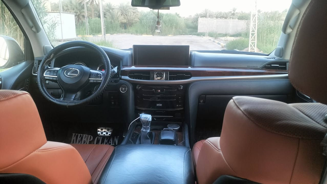 لكزس LX s خليجية
محرك 8 سلندر 5700 
مغلفة PPF بالكامل 
سونار موجود 

مكان السيارة كربلاء المُقدسة 
*********** اتصل او تواصل على الواتس آب
