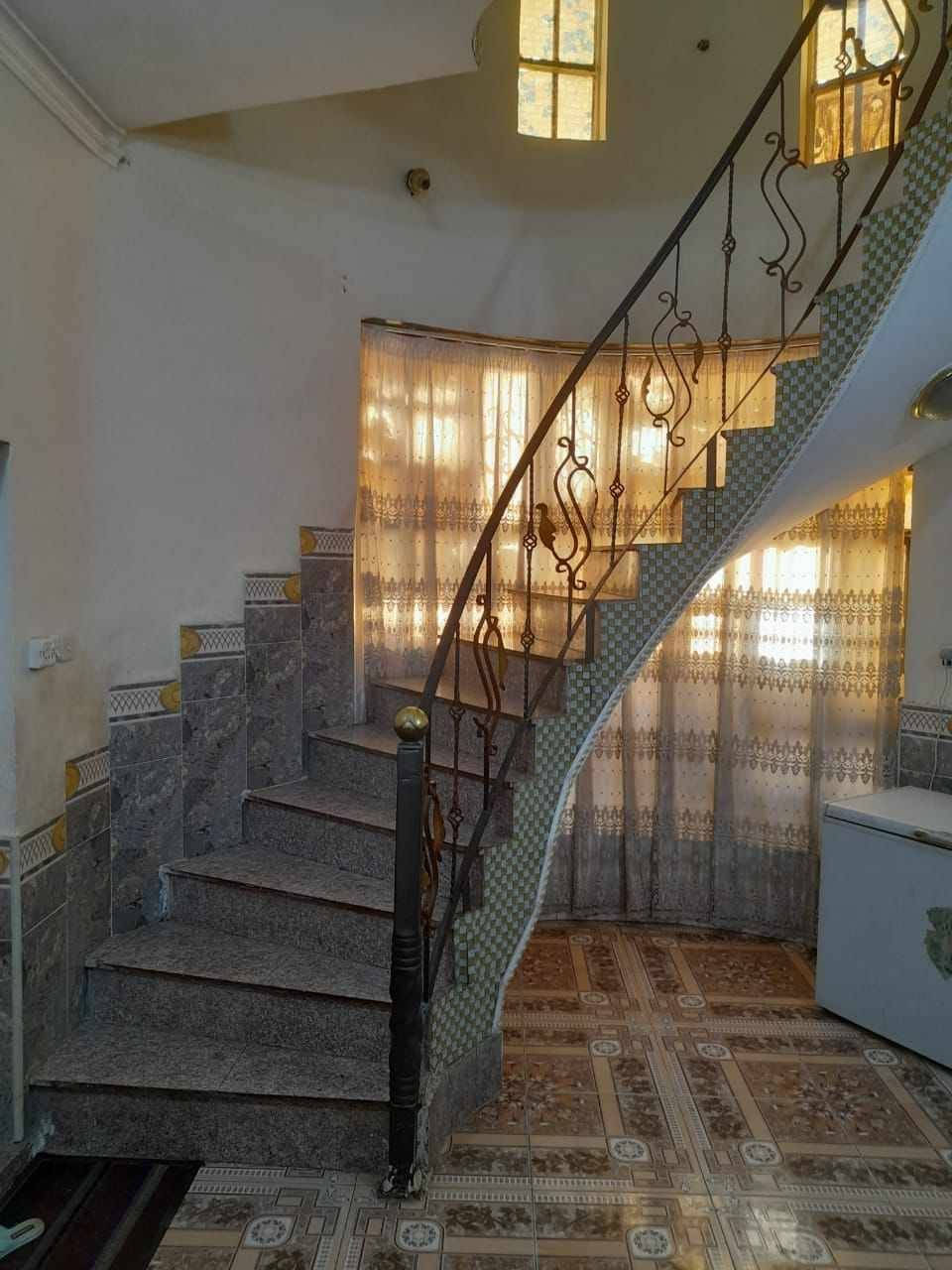 عرض_للـبـيـع
دار سكن للبيع المساحة 150  م) واجهة (10 م * 15 م)ركن طابقين بناء حديث سنة 2019

الطابق الارضي  يحتوي على أستقبال ومطبخ وصالة كبير  غرفة نوم وصحيات داخليه وخارجيه وكراج سياره وارضيه البيت مطبك بورسلين 

الطابق الثاني يحتوي على ثلاث غرف نوم وصحيات والارضيه سيراميك 

العنوان : بغداد-أبو غريب الشهداء قرب اسالة الماء 

للاتصال ***********

***********
