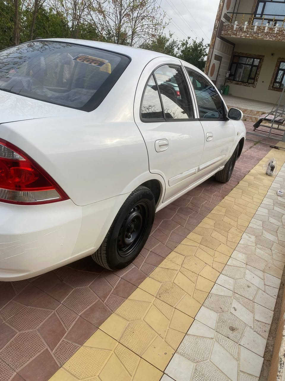 Nissan sunny 2011
بۆ فرۆشتن 95 وەرەقە و معامەلە. 
گێڕ و مەکینە و تەقەت و ڕەقەی بەشەرت.
سەنەوی تا 2027 نوێیە.
وەکالە و تەحویل و غەرامەی بەشەرت.
پێشەوە لەی سایەق لێدراوێکی بچوکی هەیە.
واتساب و ڤایبەر. 
***********
*********** أربيل, العراق
