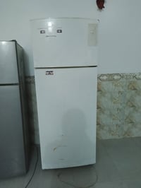 ثلاجه حجم 24 قدم شرط تجميد وضمان سبوع سعر 175 وبي مجال بسيط 0782557135...