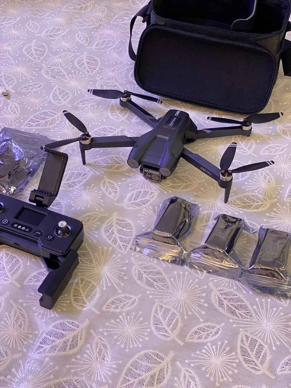 للبيع 
المدى ٣ كيلو الارتفاع ٢٥٠ متر 
جنطه و ٣ بطاريات و ريش احتياط 
نظام جي بي اس و كامره متحركه مع زوم
السعر ١٠٠ الف ماكو بهيج سعر  
للحجز *********** واتساب
