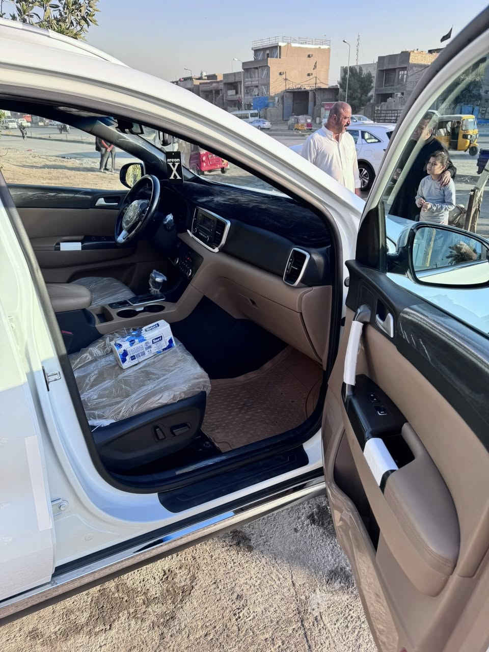 سلام عليكم // سبورتج 2019 ماشية 55 الف سيارة جديده بآسمي مواصفات
بانورما- كشنات كهرباء لاماميه - بصمه - هند بريك دكمه السيارة كامل مواصفات ماعدى الفور ويل  كفاله عامه ماعد باب اللايمن رصعه زغير ه بيه سونار حساس امامي خلفي لد نهاري محرك 2000 دوش خليجيه مكان السياره المشتل - المعلميين السعر 198 وبيه مجال رقم الهاتف - ***********
