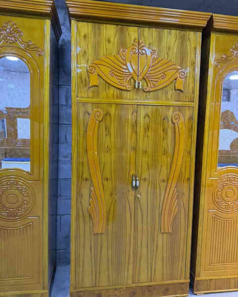 السعر مليون و ٨٥٠ الشد و التوصيل مجاناً إلى جميع محافظات العراق 

السلام عليكم 

معرض الاسطوره للأثاث المنزلي و غرف النوم 

موديل الشمس جاهز للحجز 

ضمن موديلات الدرجه الاقتصاديه و ضمن موديلات الصاج 

غرفه ٦ أبواب طابقين ملحق 

طول الكنتور ٣٣٠ س

طول الزاوية ١١٠ س

الارتفاع ٢٥٠ س

الوجه صاج طبيعي ٤ ملم 

الداخل معاكس ماليزي ٣ ملم 

القاعده بلوك ١٦ ملم 

الضهر جرجوبه شد براغي 

جميع النقوش تم دي إف 

الصوميه خشب لوح ٦ ارجل 

معرض الاسطوره للأثاث المنزلي و غرف النوم 

العنوان واسط قضاء العزيزيه قرب بلدية العزيزيه

للتواصل معنا عبر الفيس بوك أو عبره الأرقام التاليه 

***********

***********
