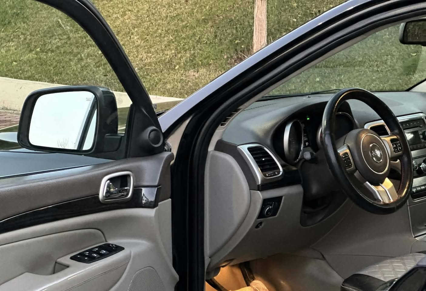 بۆفرۆشتن. 🖤✨🇺🇸للبیع

جێب ٢٠١١

بێ بۆیاخ ده‌عامی یه‌كانیشی به‌شه‌رت

بێ سارد 
بێ شوخت 

ته‌نها  دوو په‌ڵه‌ كارتی هه‌یه‌

گێڕو مه‌كینه‌ی به‌شه‌رت
ژینگه‌و ڕێگاوبانی دراوه‌ 

سه‌نه‌وی تازه‌یه‌ به‌ناوی خۆمانه‌وه‌یه‌

كوشن كاره‌با 

ده‌بڵ ئه‌كسل

بێ ته‌قه‌و ڕه‌قه‌یه‌

سه‌یاره‌یه‌كی تازه‌و بێ عه‌یبه‌

چوارتایه‌ی تازه‌و ویل كه‌پی له‌ژێردایه‌

سعر /في التعليق يتم الرد فورا على المسنجر ✍🏻

نرخ/ لە کۆمێنت بنوسە یەکسەر وەڵام دەدەیتەوە 📮

ژمارەی خاوەن سەیارە :***********☎️
واتساب
