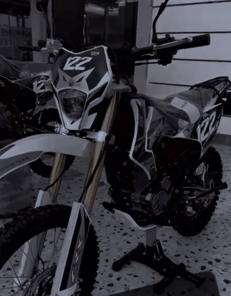 راجة crx محرك 300cc دراجة شلعة تشك لكاع  جديدة صارله يومين من شديته جديدة بصندوك اوراق كاملة مامرقم لمكان بغداد العبيدي شارع جامع دراجة خير من الله رقم تواصل *********** سعر  مليون وثمنمية وخمسين دراجة ضخمة تخبل سبب لبيع طالب مدرسة
