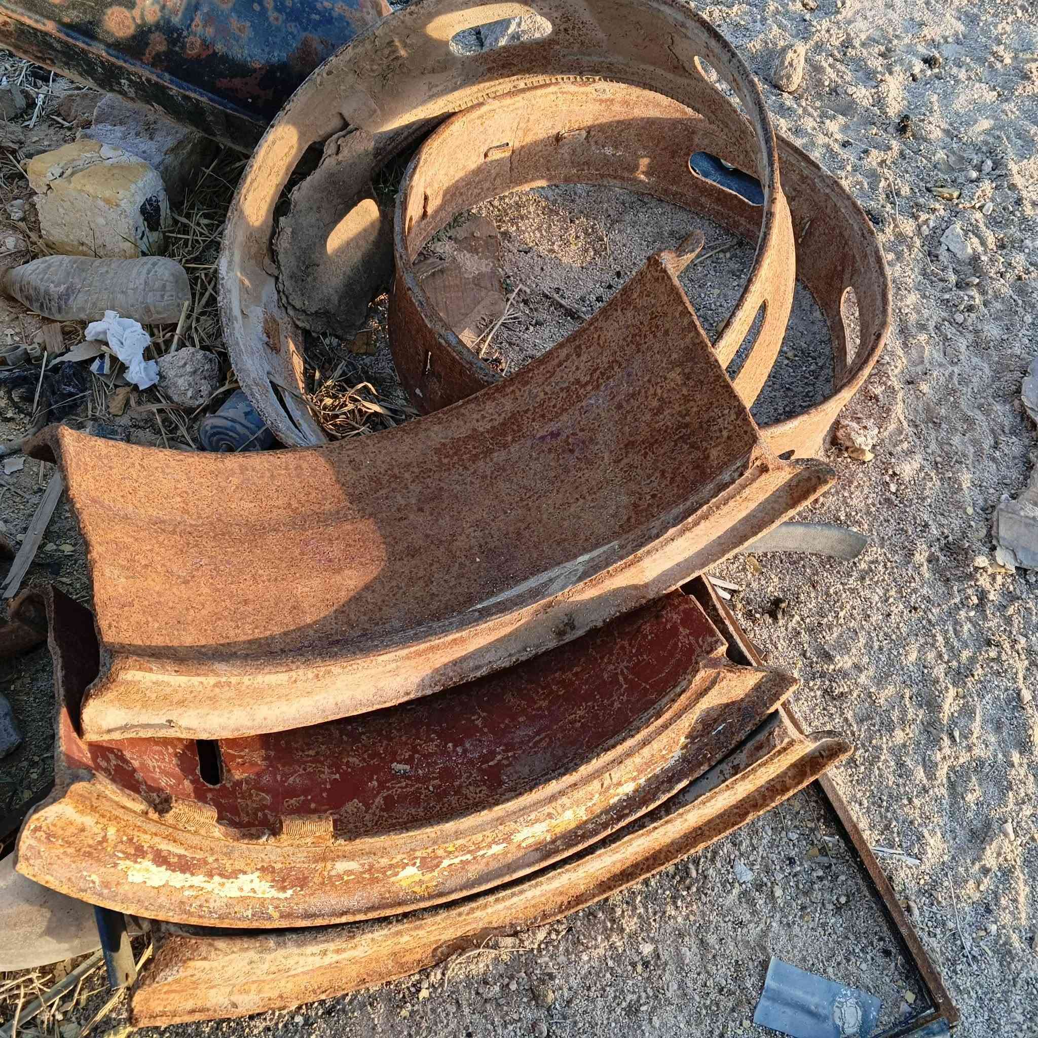 للبيع غراض ابو ردين
1- زوج براميخ ابو الثمانيه 
2- زوجين اوياله شكف 
3-اربع تايرات  1000 و أثنين 1100 نص عمر 
4- مقدم ابو ردين  75 برماخ 

للأستفسار  ***********
 ما اجاوب ع الخاص مكلف بالنشر
