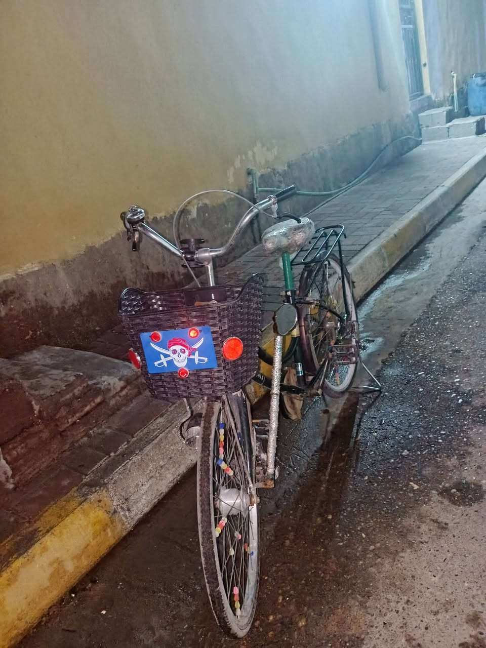 السلام عليكم يوجد بايسكل حجم 26ياباني السعر 65وبي مجال المكان الرمادي التأميم  القادسيه الثانيه شارع ام شهد الاستفسار الاتصال على***********
