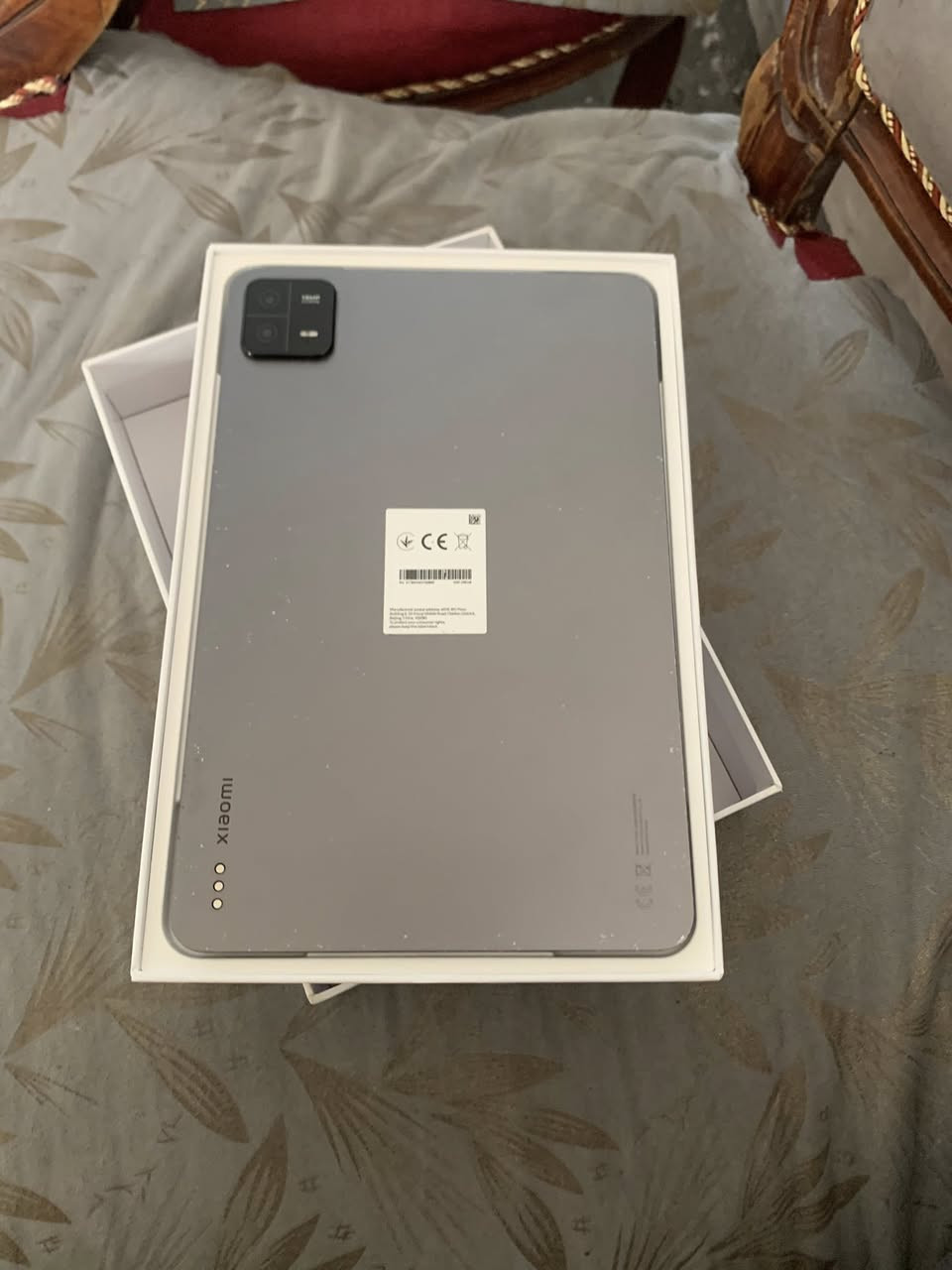 السلام عليكم 

عنوان المنشور: Xiaomi Pad 6 مستعمل نظيف جداً (كامل الملحقات)

التفاصيل:

• الموديل: Xiaomi Pad 6 (النسخة العالمية).
• الحالة: نظيف جداً (أخو الجديد)، استخدام سنة ونصف ومحافظ عليه جداً.
• الشاشة: نظيفة تماماً وبدون أي خدش (الخدوش الظاهرة بالصور هي على لزقة الحماية فقط، والشاشة الأصلية وكالة).
• النظام: محدث لآخر إصدار Xiaomi HyperOS (سريع وسلس جداً بالألعاب والدراسة).
• الملحقات: الكارتونة الأصلية + الشاحن الأصلي السريع + كفر حماية .
السعر:
• السعر المطلوب: 330,000 دينار (بي مجال بسيط جداً للشراي الجاد).
• المكان: [ بغداد - حي الجهاد ].
للتواصل:
• المراسلة على الخاص أو الاتصال على الرقم: 
[وتساب ***********  
رصيد ***********].

(الجهاز ما مفتوح ولا داخل تصليح نهائياً والفحص والضمان للشراي.)
