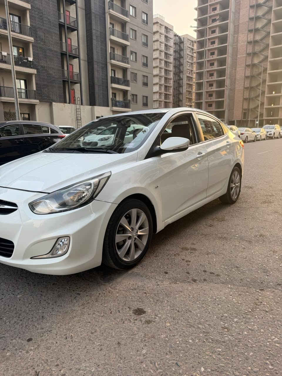 سلام عليكم
اكسنت خليجي 2012 محرك 1600 
بيه ٣ قطع صبغ بدون اي ضرار داخلي 
كير مكيمنه زينات 
السياره حلوه ونضيفه 
عارضه 88  وبيه مجال 
مكاني حي الاعلام 
***********
