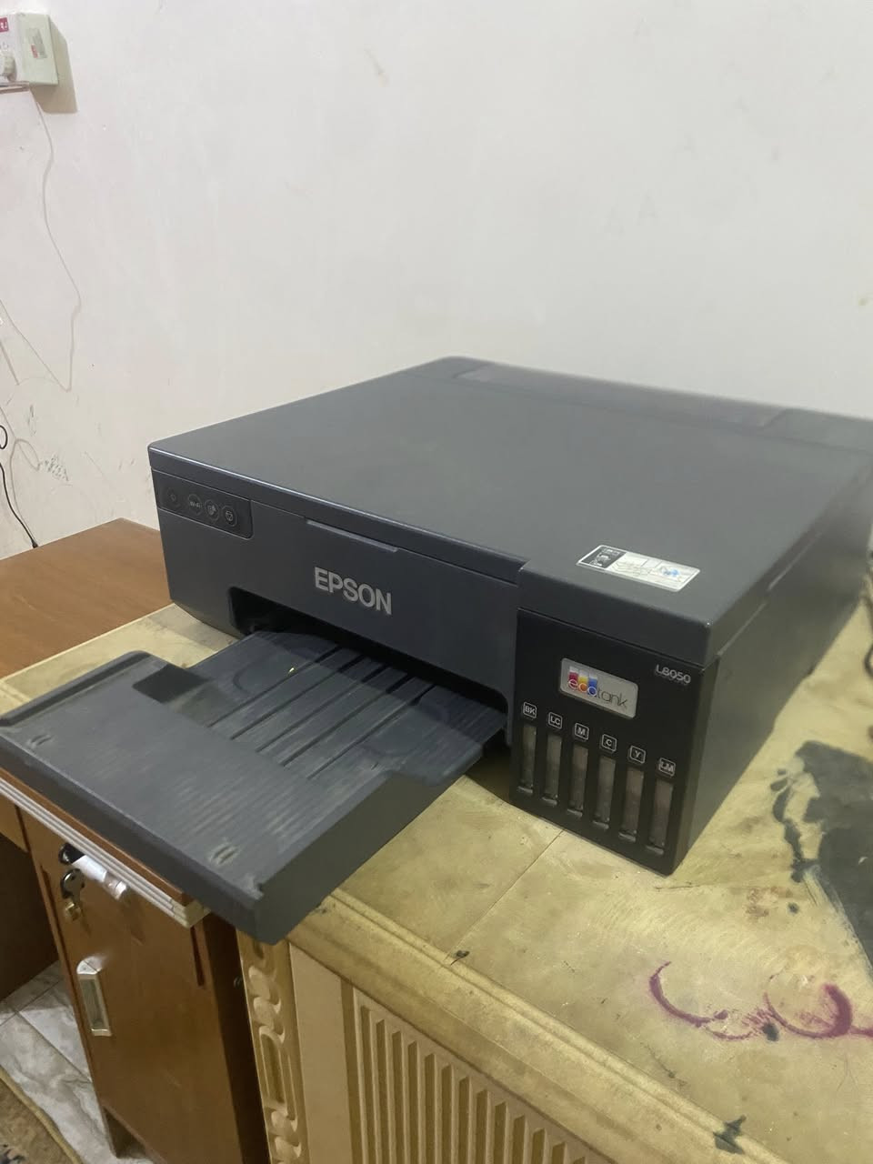 طابعه ايبسون L8050طباعه صور وعاج عظم
وطابعه كانون G3411
وطابعه حراريه لطباعه او مكبس حراري مامفتوح ابد بعده بكارتونه 
وتساب(***********)او(0781810000)
