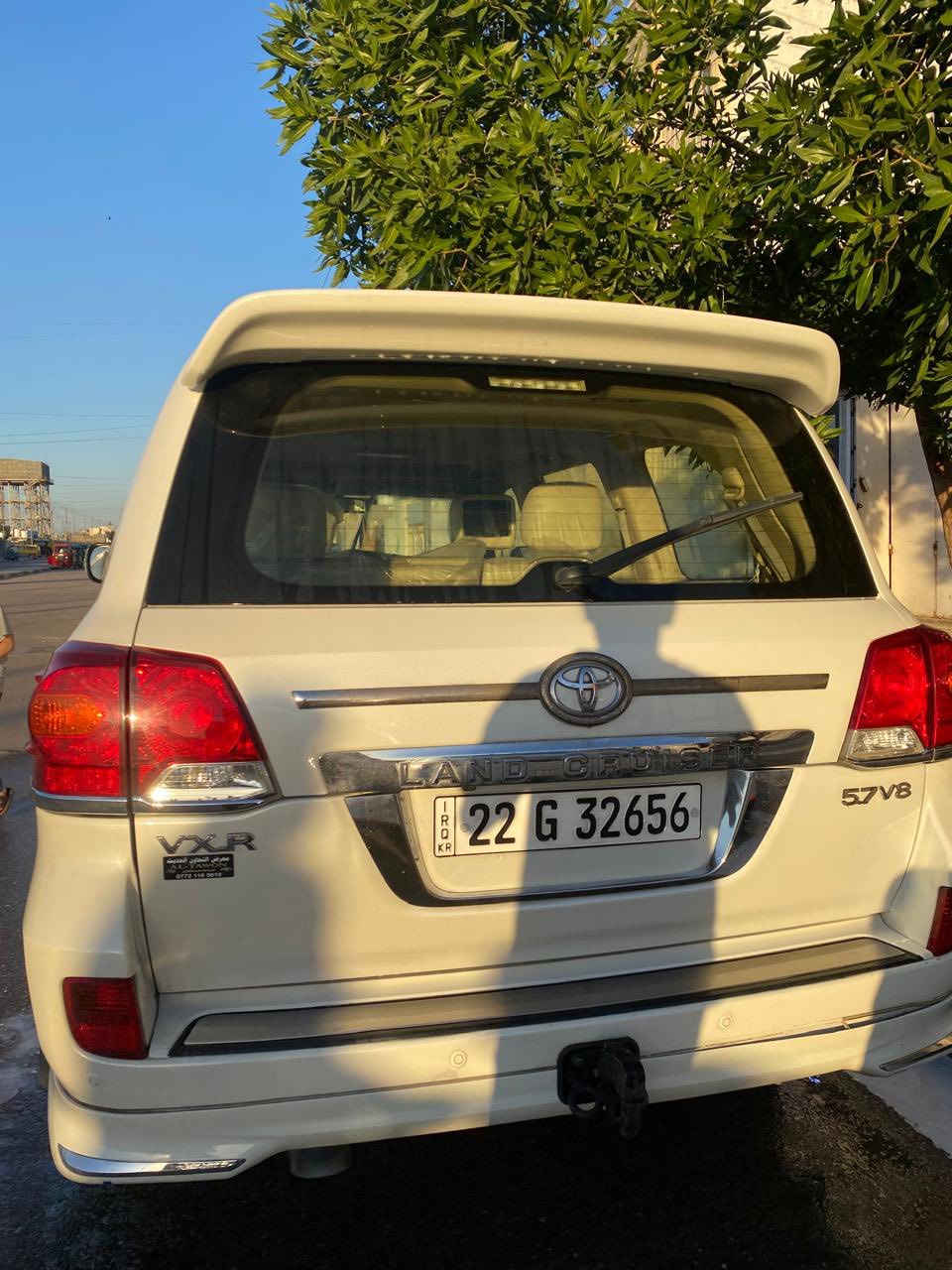 السلام عليكم لاندكروز للبيع  فكساره 8 سلندر مكفول 
السعر 4 شدات لا ستفسارتصال على ***********
مديل. 2014
