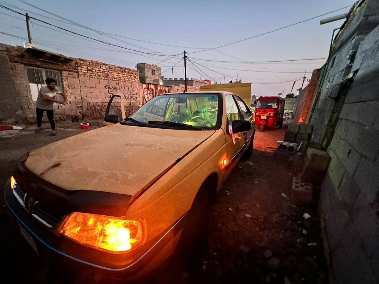 السلام عليكم بيجو 405 كفاله  موديل 15 مكينه صار اتلث اشهر مشدوده تخمم تاير وحداديه جديده ترايك لابعد نقطه رقم قادسيه سنويه28خط وبحث من التلاثه وعشرين راعيه موجود سياره جاهزه خير من الله عنواني ناصريه رفاعي السعر 25قفل اتصال ***********
