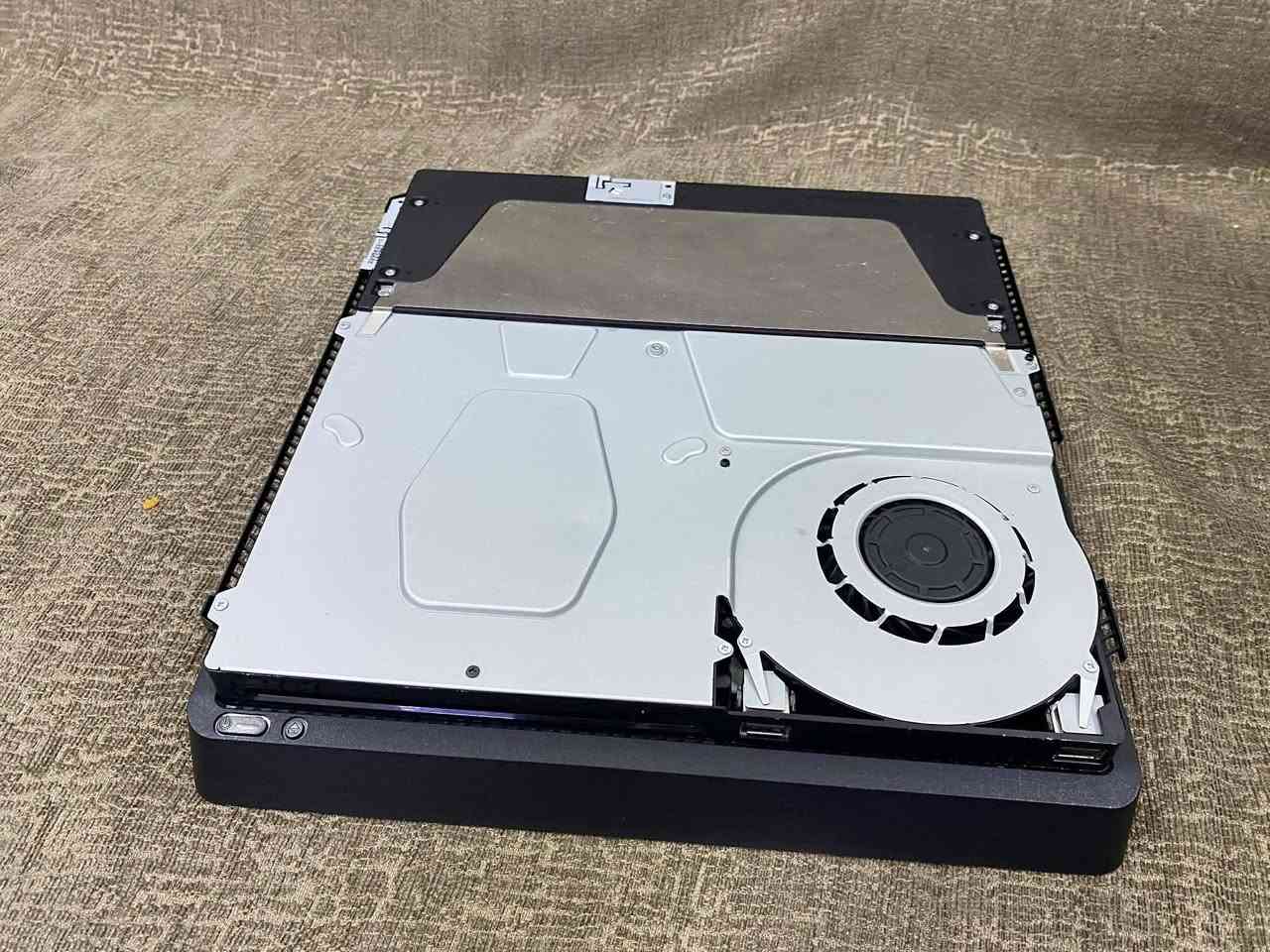 بلي فور سلم اونلاين {اونلاين}
نضام 12
ذاكرة 500
ما مفتوح لوك ستيكر
كامل ملحقات
مع يده و3 أقراص قرص جي تي اي 5 
وقرص ردد ردبشن وقرص حرب
ايضاً يحق للزبون الفحص قبل الاستلام
(تفحص يلة تنطي فلوسك) 
سعر الجهاز240الف وبي مجال بسيط يعني اليرضيك ❤️‍🔥

الخاص مفتوح 24ساعه


**إذا كنت صاحب هذا الإعلان وتريد حذفه لأي سبب، رجاءا أرسل رسالة إلى الدعم الفني**