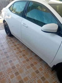 كورولا للبيع 18 وارد امريكي حادثها بالبابين اليمنى طخه بسيطه تليفون ٠٧...