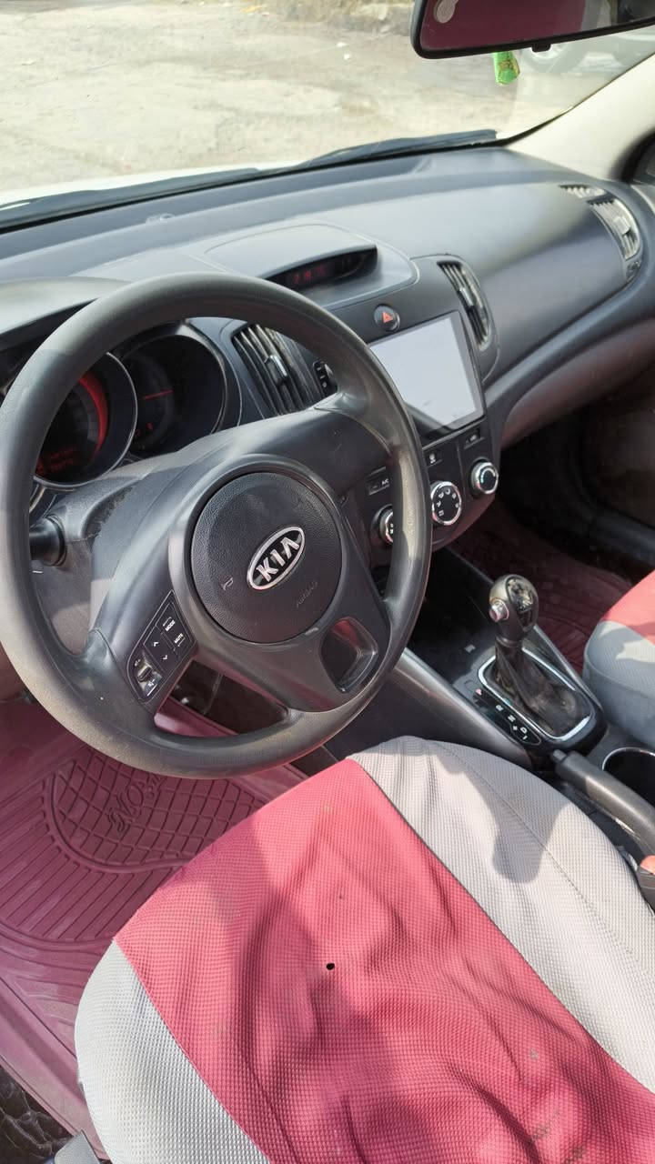 سيراتوا موديل ٢٠١١ للبيع مستعجل 
محرك ١٦٠٠
كير +محرك = خير من الله 
تدفئة و تبريد 
شاشة 
السعر ٨٠ وبيه مجال قليل 
المكان النجف الاشرف مجمع أبو تراب السكني 
وتفاصيل السيارة والصور والفيديو توضيحي 
***********
واتساب
