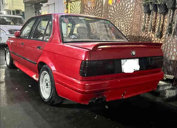 السلام عليكم    للبيع.        

السعر 33 وبيهة مجال بسيط 
بي ام دبليو حجم 320 زعرة
اربعة ٤ سلندر كير عادي. معدل وشلعة تشك الكاع 
موديل 1993
تخم تايرات و ويالة نظاف
ضايفلها دمام وعدسات وزنون واكزوز بسيط

للاستفسار *********** متوفر واتساب
