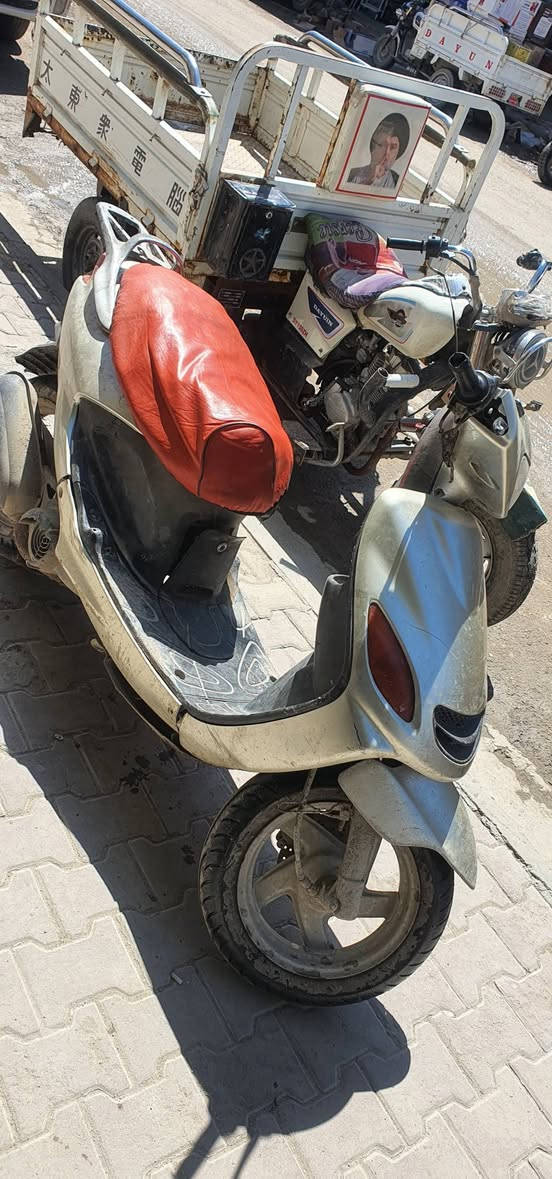 دراجه اكزز البيع دراجه شغاله وحلوه السعر 200 وبيه مجال الدراجه شغاله 
***********
