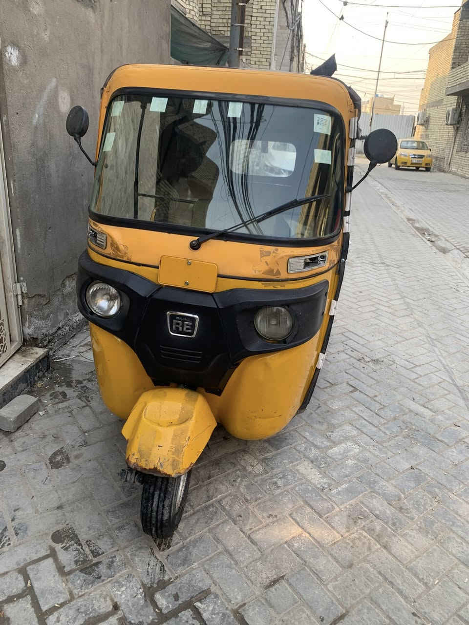 سلام عليكم تكتك البيع موديل 2019 رقم وسنويه بسمي مكفواله من الصبغ العنوان بغداد رقم ***********
