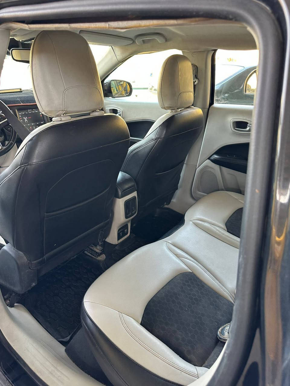 سيارة للبيع او مراوس جيب كومبارس موديل ٢٠١٨ سوداء سنوية النجف الاشرف فور ويل شاشة ورادار.
للاستفسار ***********
