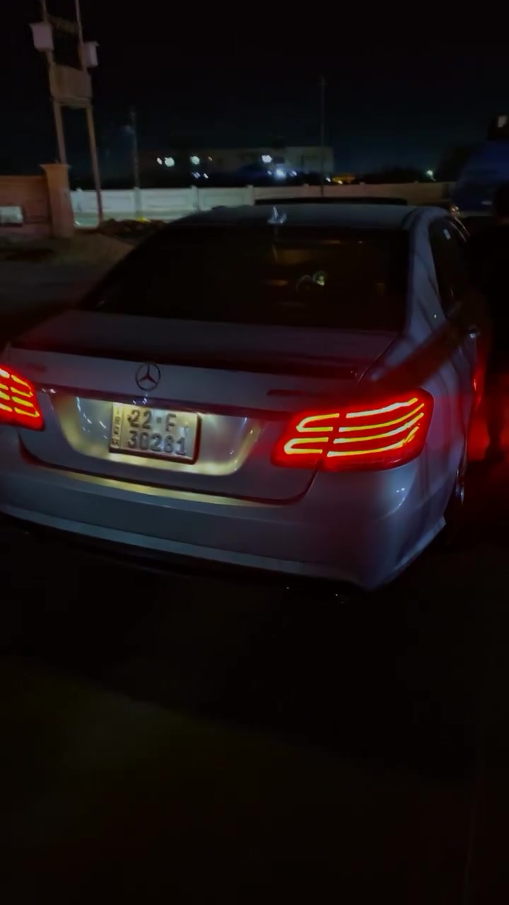 � للبيع – مرسيدس E-Class W212 –

📌 الموديل:2012e350   – وارد / وكالة

📌 المحرك: v6

📌 الممشى: (اكتب عدد الكيلومترات)

📌 اللون الخارجي: سلفر معدني

📌 اللون الداخلي: جلد بيج / أسود

📌 الحالة: ممتازة جداً – استخدام نظيف

شاشة وسطية

 • كاميرا خلفية

 • مقاعد جلد كهربائية

 • حساسات خلفية

 • أنوار LED

 • مثبت سرعة

 • تشغيل بصمة

 • تكييف ممتاز

 • جنوط مرسيدس وكالة (بدون AMG)

 • فتحة سقف عادية 
⸻

🧰 الصيانة:

 • الصيانة دورية ومنتظمة

 • مكينة وقير على الشرط

 • سياره بدون باب مبدل نفس الون  

السعر:170$

مكان السياره اربيل لتواصل 
*********** واتس اب
