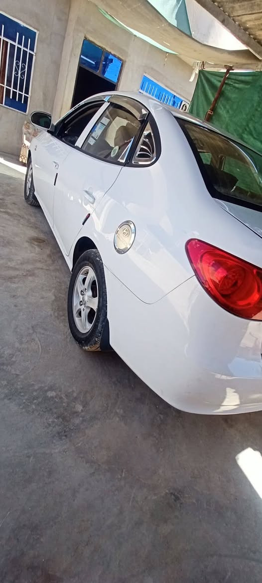 افانتي 2009 السياره مكفوله
بيها بارد براس الجاملغ شي قليل السياره كير عادي محرك 1600 السعر 90 وبيها مجال قليل ويرهم مراوس عل سني 
***********
