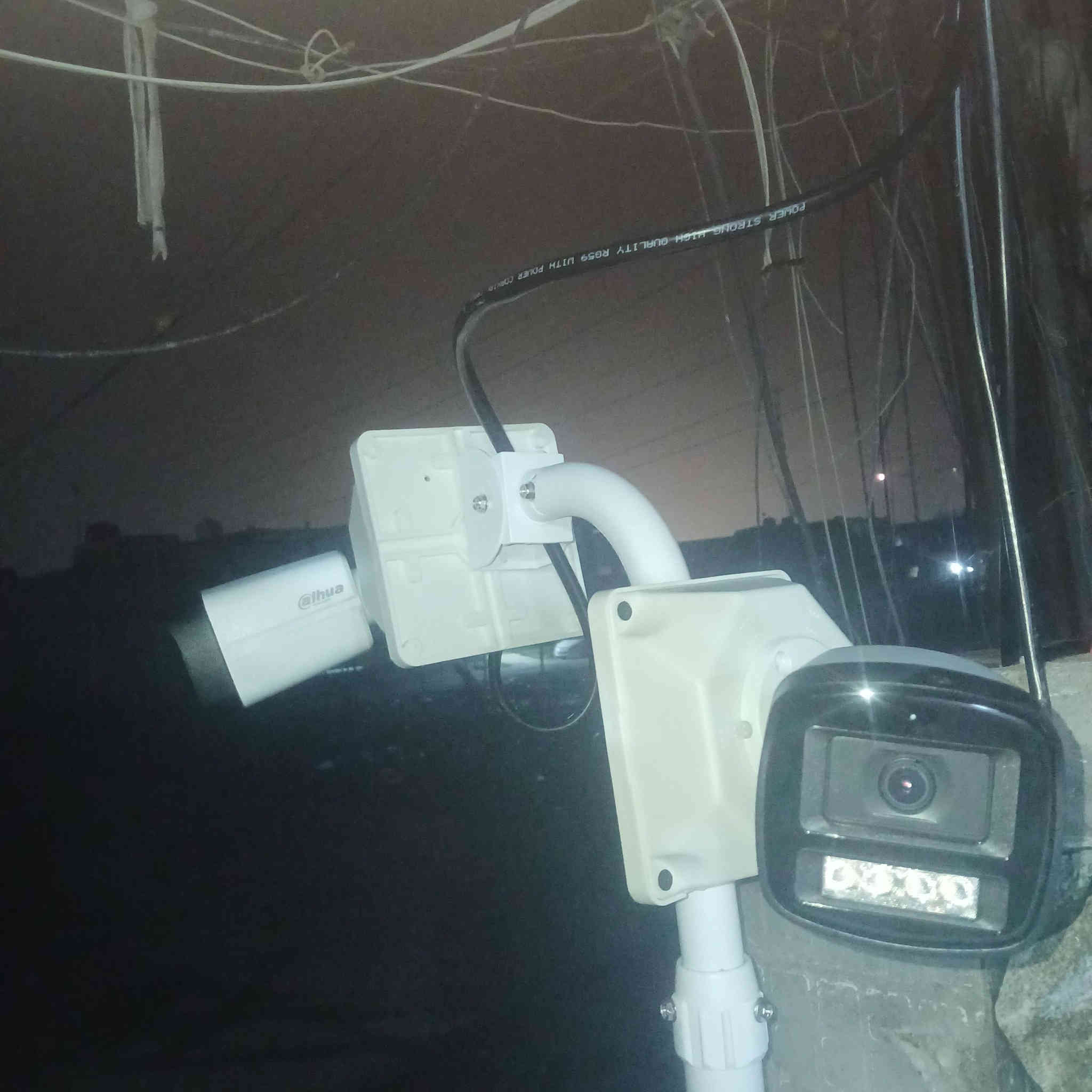 حلوه القناعة الي تخليك تشوف كلشي خير من الله💞 
عمل وتجهيز كافة انواع الكاميرات وربطها علئ الهاتف الذكي .بكادر عمل مميز  وبانسب الأسعار حصن وامن ع منزلك ومكان عملك بكامرات الاعلئ وضوحا. العنوان .السده المفرق.للاستفسار الاتصال على***********،
والثاني واتساب*********** متواجد دائما كل الي عليك تواصل ويانه والباقي علينه
