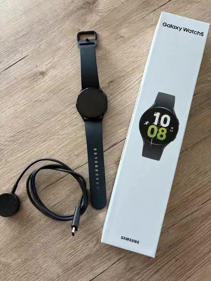 متوفر قطعة وحدة ساعة Galaxy Watch 5 حجم 44 نظافة 100% ما بيها شخط واحد بيها لاصق حماية شاشة  توصيل متوفر ومجاني وشرط الفحص للحجز المراسلة على الخاص


**إذا كنت صاحب هذا الإعلان وتريد حذفه لأي سبب، رجاءا أرسل رسالة إلى الدعم الفني**