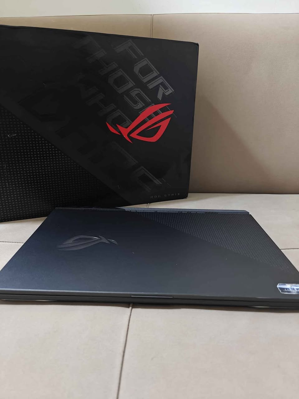 Asus Rog Strix G17 دێوەزمە شاشە گەورەکەی ئەسۆس! 👹💻

برا ئەگەر حەزت لە شاشەی گەورە و تەقینەوەی فریمەکانە لە ناو یارییدا، ئەم Asus Rogـە بێ وێنەیە. خاوەنی شاشەیەکی گەورەی ١٧.٣ ئینجە کە ئەزموونێکی تەواو جیاوازت پێ دەدات لە گەیمین و دیزایندا، لەگەڵ کارت شاشەی RTX 3060 کە هێزی واتەکەی بەرزکراوەتەوە بۆ 130 Watt بۆ ئەوەی بەرزترین کارایی بەدەست بهێنیت! 🚀⚡

مواساتەکەی لێرە بە کورتی نوسراوە: 🛠️
▫️ CPU: AMD Ryzen 7 5800H (8 Cores / 16 Threads) 🌪️ (موقابیلی Intel Core i7-11800H)
▫️ GPU: RTX 3060 6GB 🔥 (بێ منەت بە هێزی 130 Watt بۆ قورسترین یاری و ڕەندەر)
▫️ RAM: 16GB DDR4 3200MHz ⚡
▫️ SSD: 512GB NVMe SSD 💾
▫️ Screen: 17.3" FHD 144Hz 📺✨ (شاشەیەکی ئێجگار گەورە و ناوازە)
ئامێرێکی زۆر بەهێز و جێگیرە، بەشەرت و بە مەرجی تاقیکردنەوە دەدرێت.
💵 نرخ: [لێرە نرخەکە بنوسە]
لابتوب القيمنق الخارق Asus Rog Strix G17 بشاشة عملاقة! 👹💻
للبيع وحش أسوس الغني عن التعريف، يتميز بشاشة عملاقة حجم 17.3 انش وبتردد 144Hz لتجربة ألعاب ومشاهدة خرافية. الجهاز يجي بكارت شاشة RTX 3060 وبقوة كاملة 130 Watt ليعطيك أعلى أداء ممكن بالفريمات وبدون أي تعليق، بالإضافة لمعالج Ryzen 7 القوي جداً للألعاب والبرامج الهندسية. الجهاز مكفول وبشرط الفحص والنظافة.
السعر: [1250,000] 💵

🚕 گەیاندنی خێرا بۆ هەموو شوێنێک بەردەستە / يوجد توصيل سريع لكافة المحافظات 🚚
بۆ کڕین و زانیاری زیاتر نامە بنێرە یان پەیوەندی بکە / للاستفسار وتفاصيل أكثر تواصلوا معنا: 📞

تیلیگرام: @Dyarysabr
*********** 📲
*********** 📲 حلبجة, السليمانية
