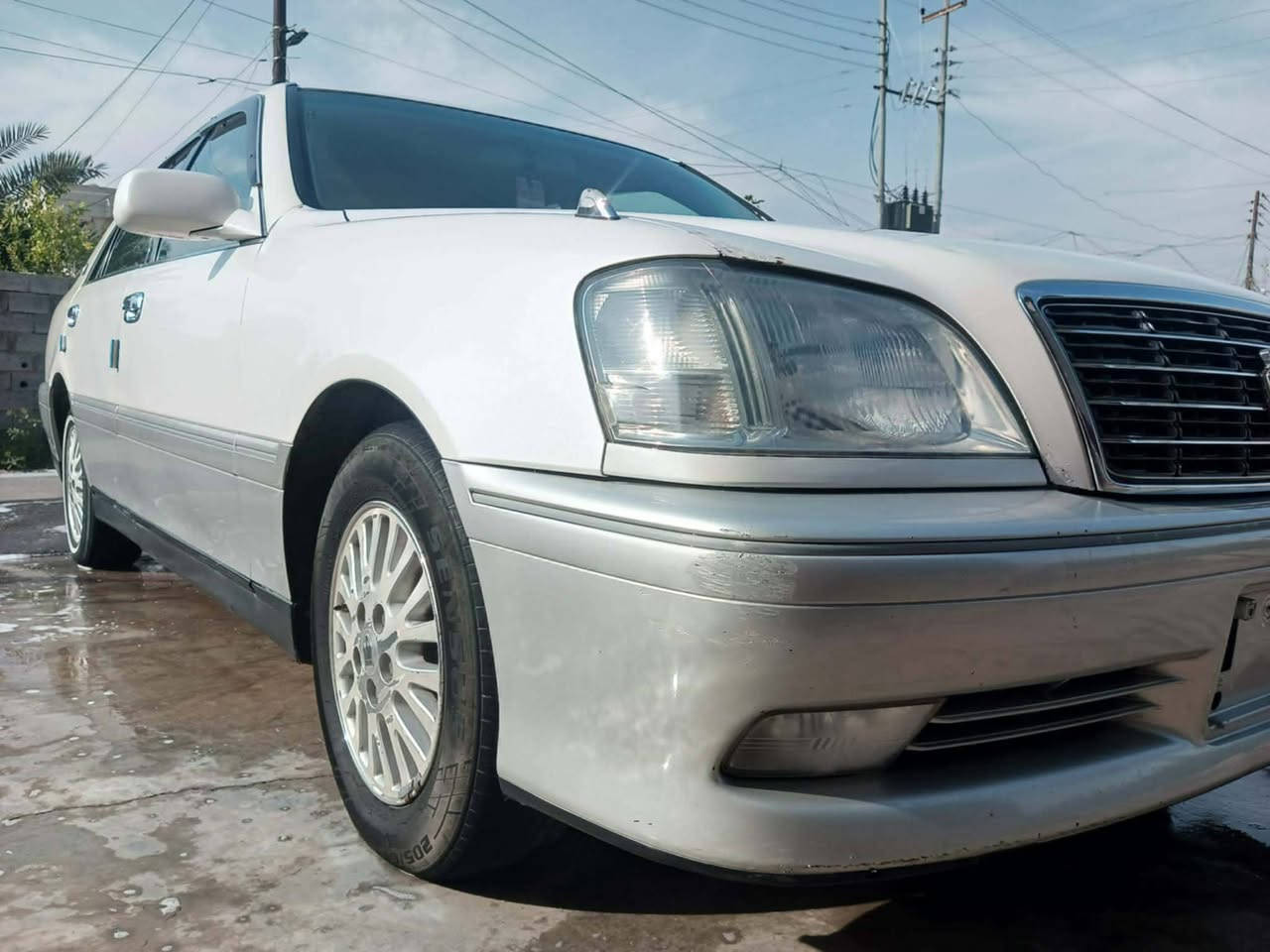 ملكة2001  دكمه واحده كص قماره ولباقي مكفول
محرك ففتي كير محرك مكفولات شرط
صدر بيه شويه تصليح
لايتات فول
سياره نضيفه احلا من الصور
رايدها ب 37 وبيها مجال حك الجيه ويرهم مراوس حسب القناعه
مكاني العلم ربيضه
رقم ***********
