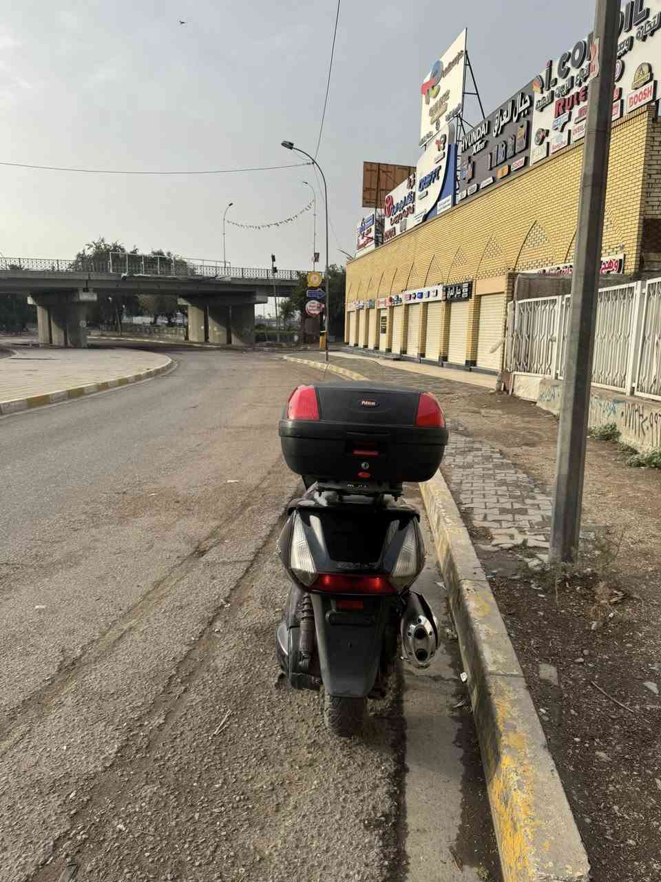 السلام عليكم 
سلفر 400 للبيع 
 الدراجه خير من الله 
تجي وتفصح بيه نواقص قليل بل فيديو شوفهن 
السعر 13 وبيه مجال 
اتصال *********** 
وتساب ***********
