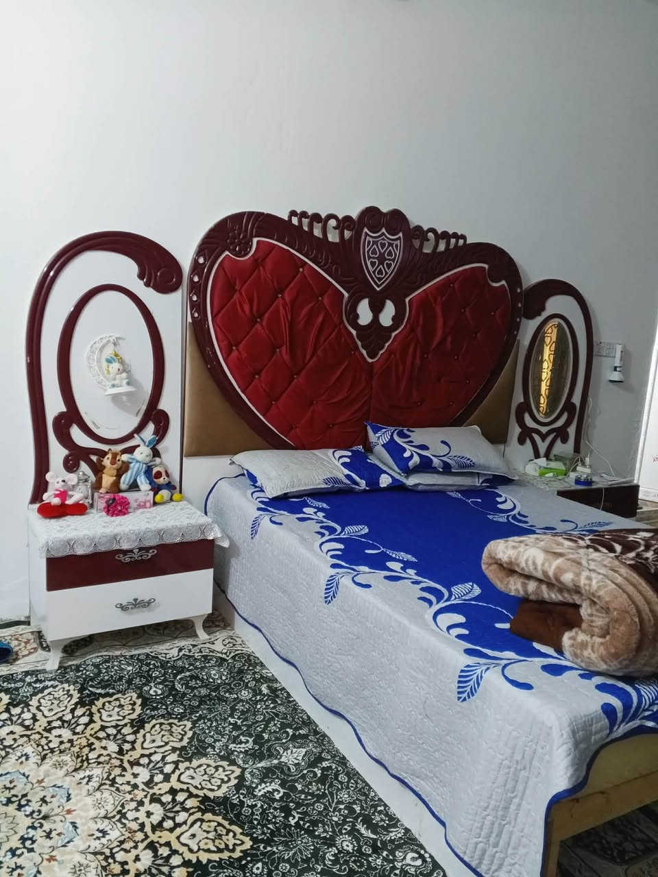 غرفه تركي نظيفه وضخمه مبيها اي نقص سعرها ٢٥٠ قفل
كنتور تسكام استعمال ١٠ ايام فقط سعره ١٠٠شراي اتصل مكاني بل حمزه بيع مستعجل ماعندي توصيل
الحمزه حي الحسين 
***********
بس كلوله من طرف اميره رجاءا
