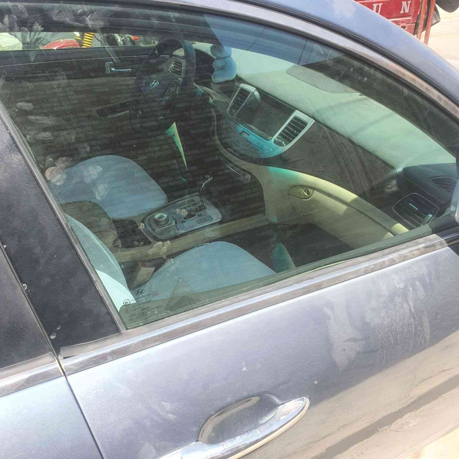 السلام عليكم جينسز 2009 
مكينة 3800
فتحة سقف
كشنات تدفئة وتخزين
شاشة 
كامرة
وارد خليجي
الضرر قطعتين 
حساسات خلفية امامية
بيها هواي مواصفات اني مو بياع شراي ف ما ادور كلشي
السعر 120 وبيها مجال للاستفسار ***********
