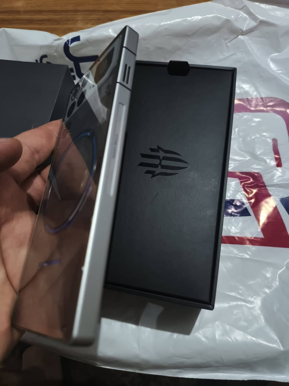 متوفر 512+16 بطاريه 97 مشحون 150 فول نظافه غراض كامله
***********
