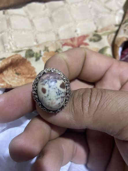 سلام عليكم.           خواتم للبيع قديمه شرط مال جنايه الاستفسار متواجد خاص وتساب ***********
