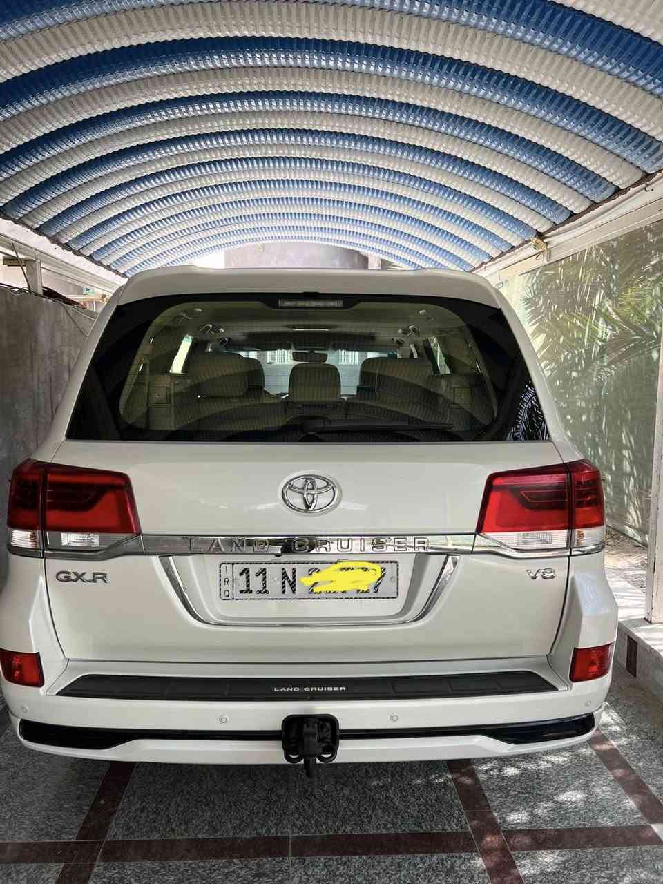 سلام عليكم للبيع لاندكروز 2017 تكمه وسنويه رقم بغداد مشروع وطني تحويل مباشر سنويه جديده 8 سلندر  4600 كفاله عامه صبغ وضربه وتبديل وفتح جديده كلش مال جناي ماشيه 150 الف حقيقي فول مواصفات  فطيم اصليه كامرات جانبيه وكامره اماميه كشنات الاماميه كهربائي كشن السايق 3 وضعيات يعني فول 1/1 وباقي المواصفات معروفه تايرات 4 دنلوب الاصلي حداده تبريد تدفئه بوضع الوكاله محرك وكير بوضع الوكاله عنوان السياره البصره السعر 470) وبيها مجال لشراي للاستفسار ***********
