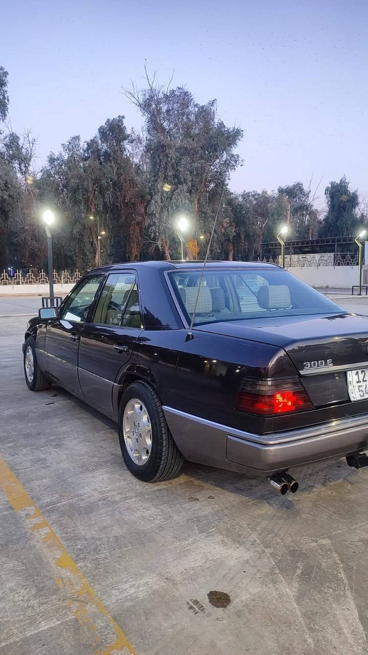 السلام عليكم.... مرسيدس دب  1990على وضع الشركه بيها صبغ رش شرط قطره معجون ما بيها باب الي خلف السايق وجاملغ الخلف.. محرك ديزل 5سلندر سنويه لغاية 2030بيها حصه گاز 40لتر بين يوم ويوم يعني 600لتر گاز وايل بالشهر توربوا هوك سحب أصلي ما بيها أي نقص برده شغاله تكوات خلفيه شغاله سلايت تنته طگتين شغاله شاشه أندرويد كامره رجوع   دبل مروحه دبل هورن أريل كهربائي دبل بصمه قفل مركزي جامات أماميه كهربائي تبريد شرط ثلج وحماوه ما تعبر  80 صارلها عندي 23سنه على يد وحده قواعد دبلات نظيفه  وظع شركة طخم تايرنظيف ... السعر 90ورقه وبيها مجال للطيبين للتواصل رقم موبايلي***********
