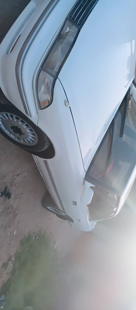 سلام عليكم سياره مارك فلات موديل 91سياره جاهزه من كلشي مكفوله من الضربه ولكصه ونقل سنويتها مامنتهيه وراعيها بلناصريه لسعر40وبيها مجال للاستفسار تصال ***********
