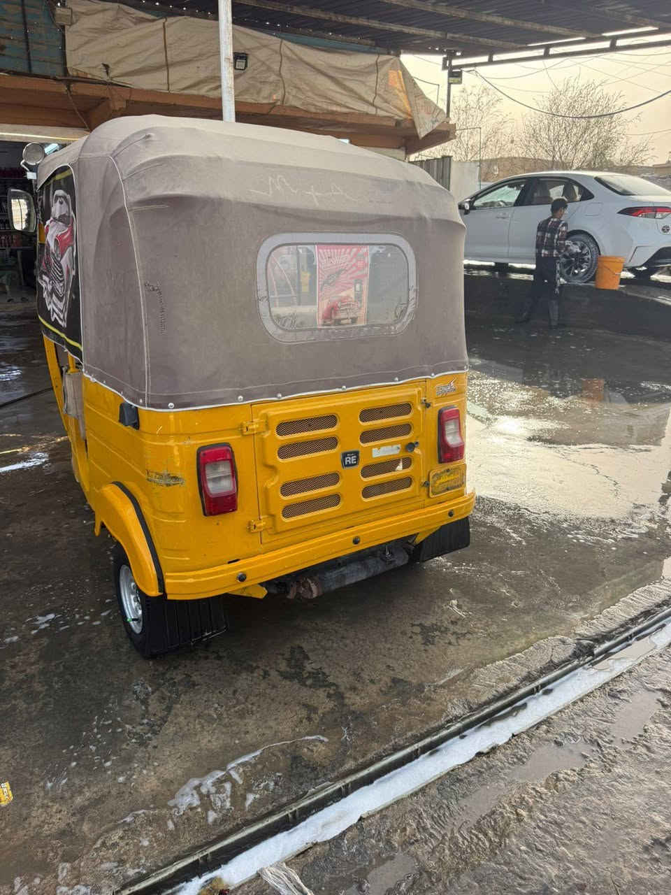 السلام عليكم
للبيع تكتك موديل 2018 اوراق 
معمرة دوس خلفية ولغود 
مكينة جديد كلج جديد أكسل كلة جديد
تخم تاير مكاني بغداد الحسينية 
رقمي ***********
السعر 5 وبيها مجال
