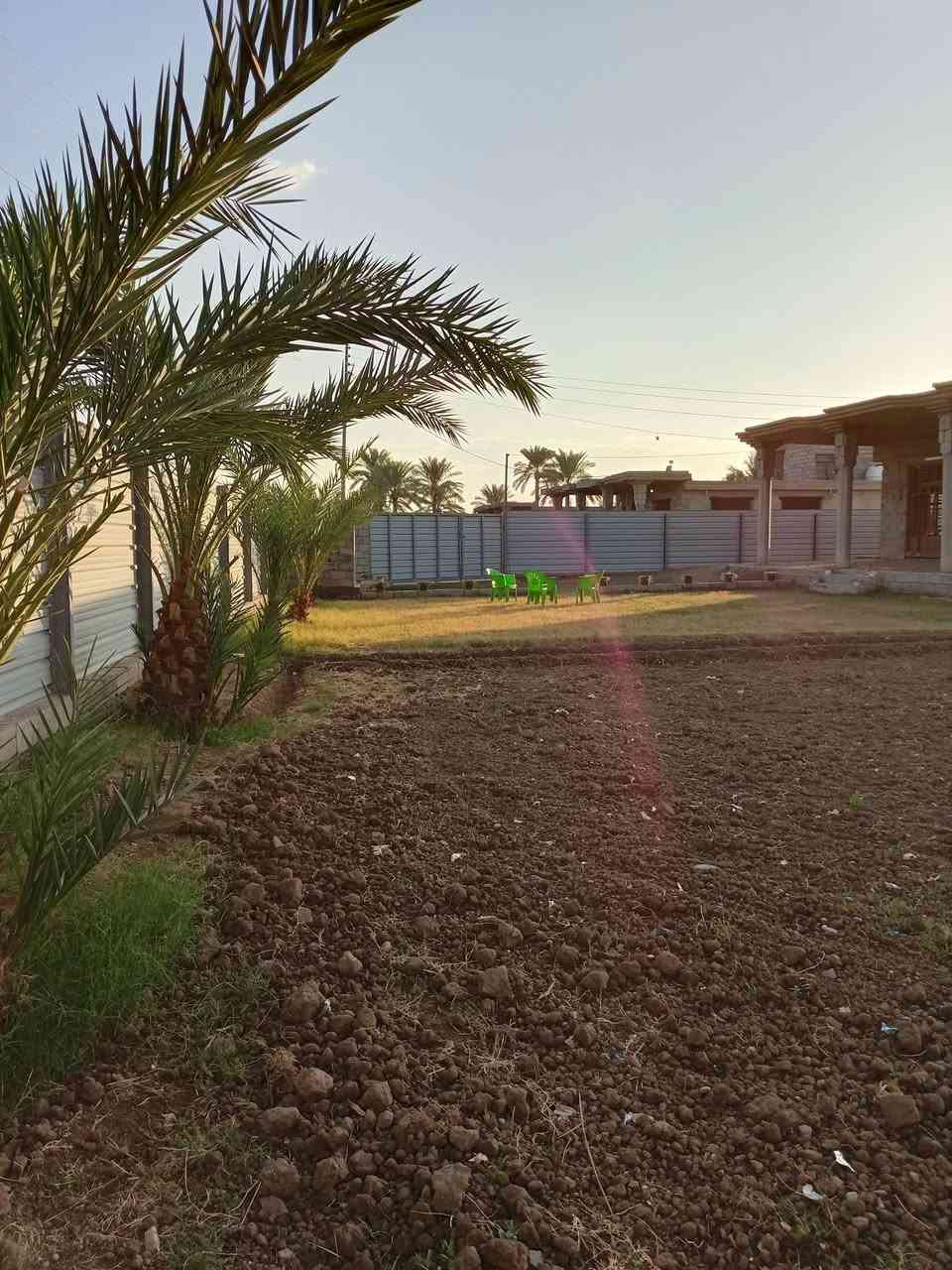 يوجد عرض دونم للبيع مع دار بغداد التاجي زمله حمدي اني مكلف بالنشر وهذا رقم صاحب الدار***********
