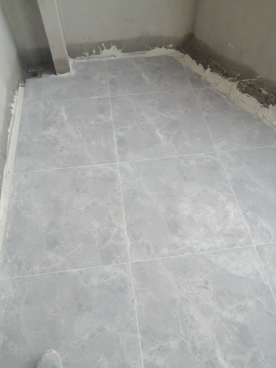 السلام عليكم ورحمة صفاف ارضي وجدار متفرق واسعار مناسبه سيراميك جدار 4000 وا ارضيات بورسلين 4000 على الف كاشي 3500 وكبنات نشتغل يظاََ داخل الموصل فقط *********** /***********
