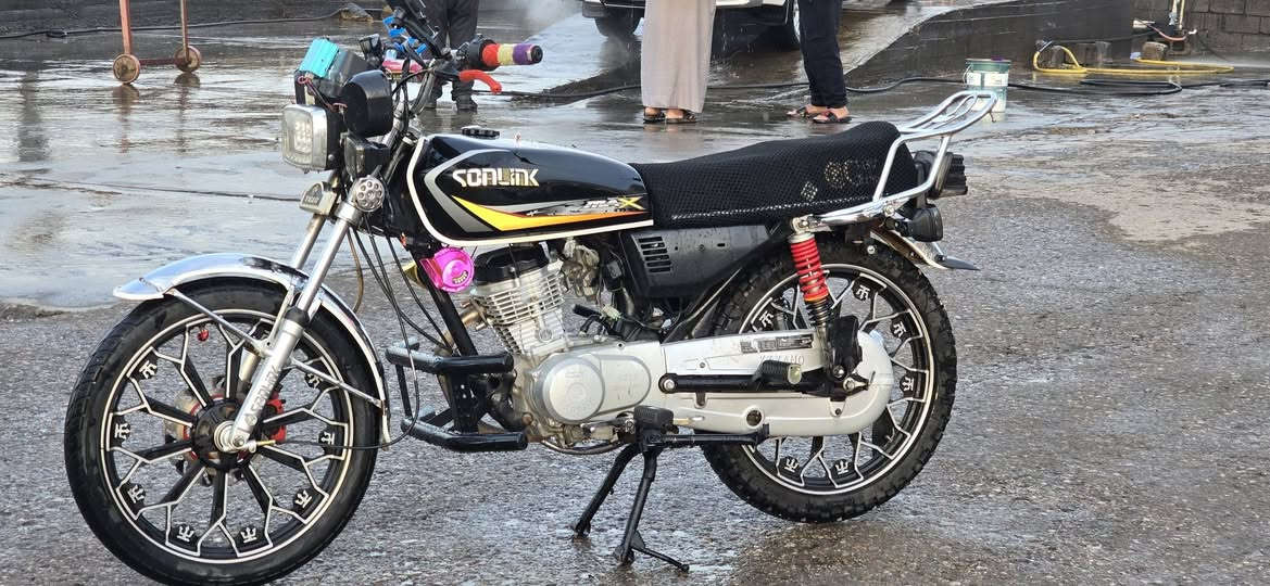 السلام عليكم تايكر موديل ٢٣ نضافته مثل ما موضح بالصورة
شاديلة ويل مال سيفان ٢٥ 
المكان حد مزيد قرب امام عبدالله بن علي 
***********
