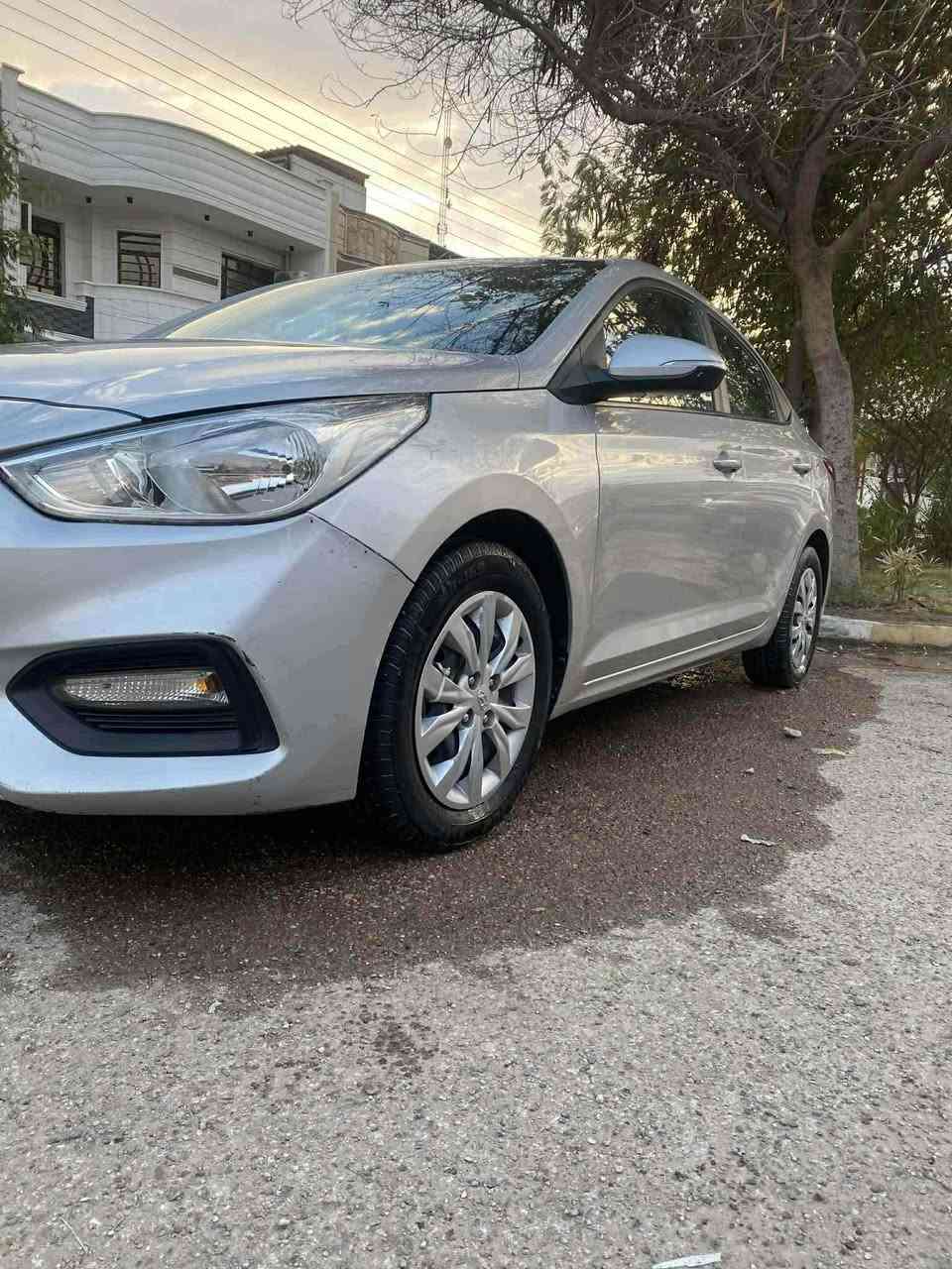 اكسنت 2019 خليجي
رقم اربيل بأسمي هزه جديده رقم انكليزي
شاشة اندرويد 
تحكم ستيرن جهتين 
قطعتين تبريد 
تخم تاير جديد 
باتري جديد 
صدر بلاد مال الشركة 
مكينه 1600 دوش ع وضع الشركة
كير at شركة 
بيها صبغ جاملغ امامي ايسر بدون دواخل 
السعر117  
مكاني بغداد حي الجهاد 
***********
