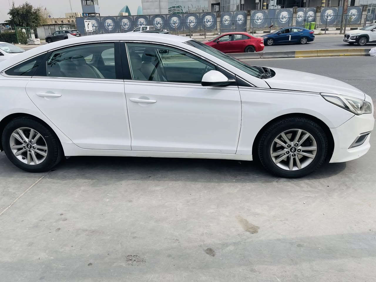 سوناتا 2016 وارد امريكي ضرر بنيد 
ودعاميه وبيها مكانات صبغ 
شاشه 
حساس 
رقم اربيل 
حداديه وكير ومحرك جديد 
السعر 110 وبي مجال 
 مكان بغداد
رجاء الشراي يتصل 
***********
